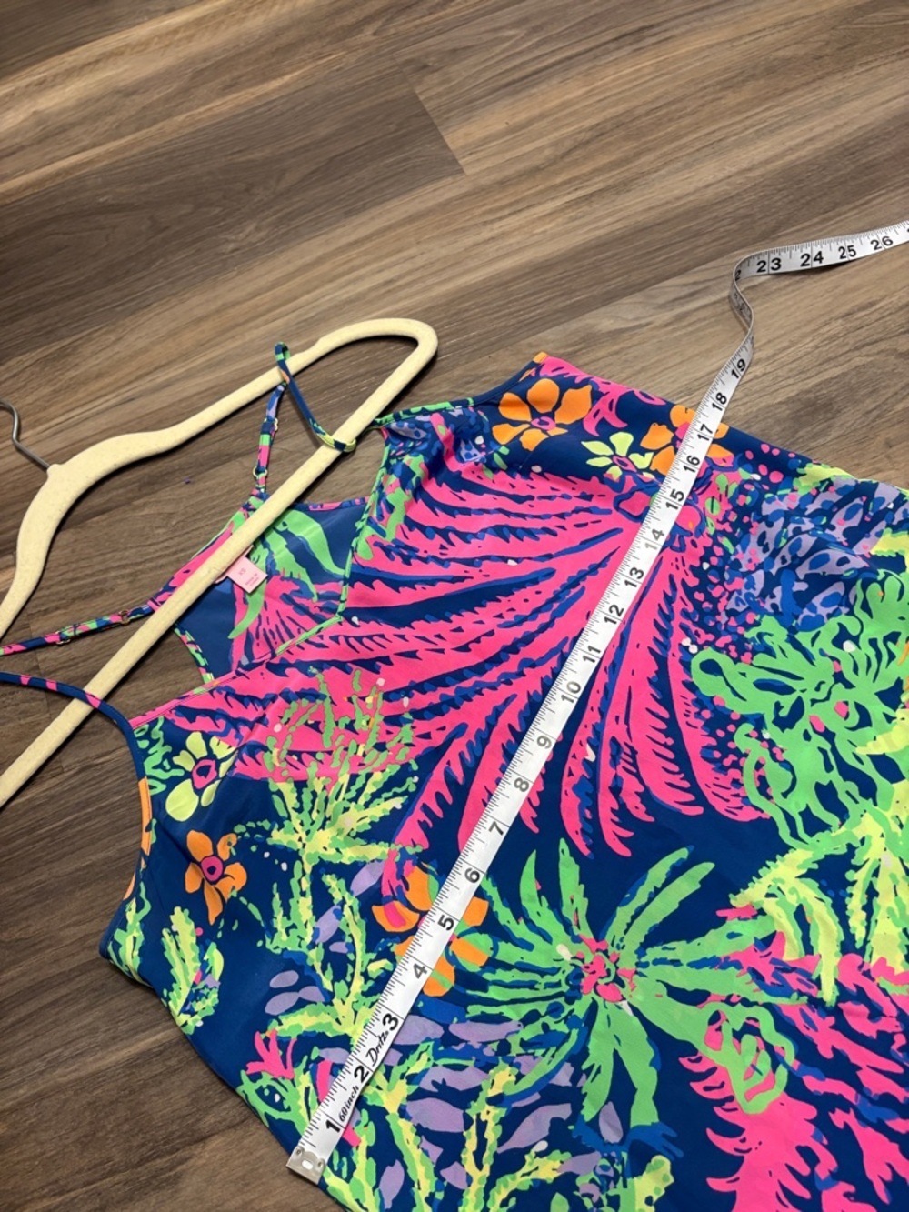 LILLY PULITZER 100% SLIK DUSK RACERBACK TAN NEON FLORAL PRINT SIZE XS - Picture 5 of 8